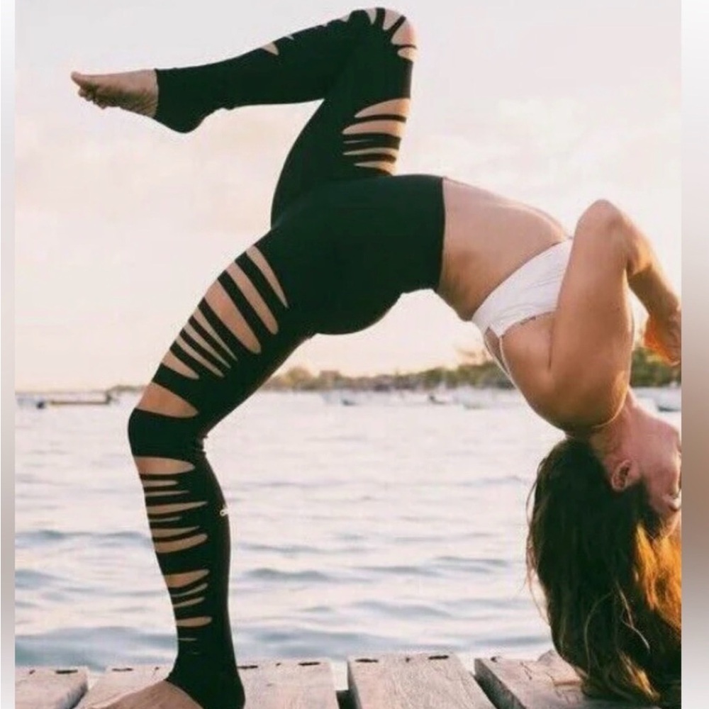 ALO Yoga Extreme Ripped Warrior Legging